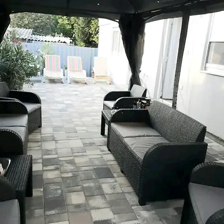 Flower 1 Free Parking Apartment Siofok